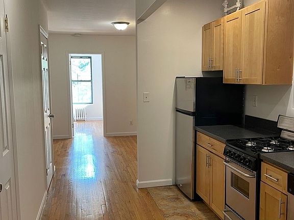 2nd image of 311 E 76th St APT 10