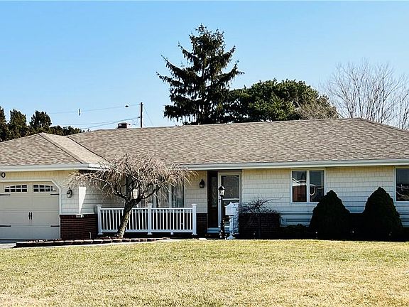 2nd image of 400 Park Ln
