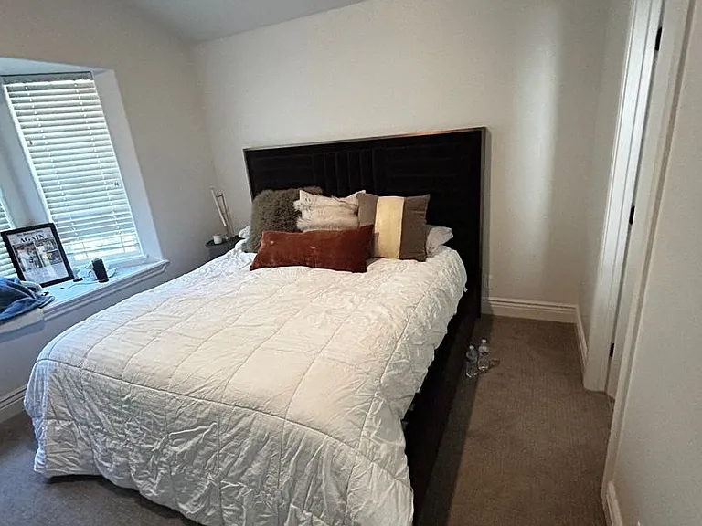 1218 E Franklin St — Photo 10