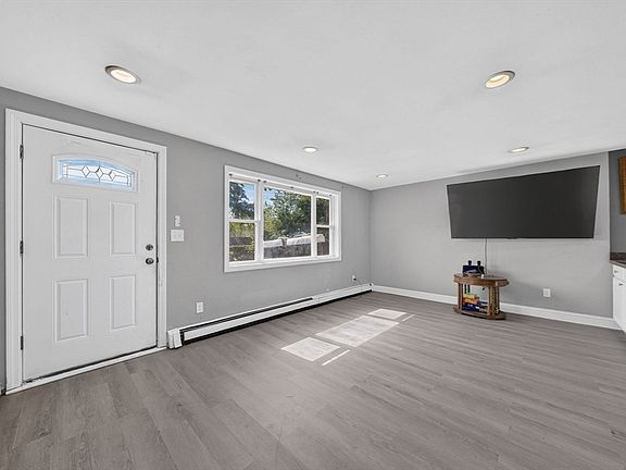 4th image of 99 Connell Ave