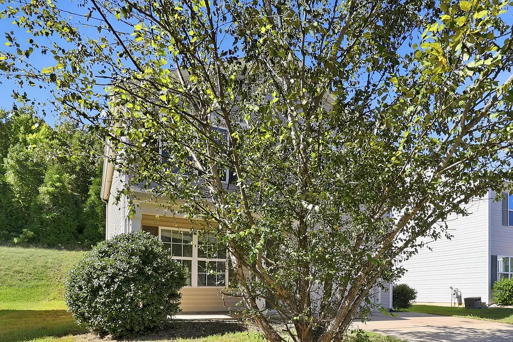 3 bed, 2.5 bath, 1745 sqft, $1,875 — Photo 4