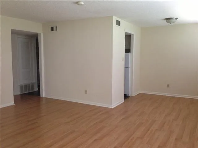 706 W 34th St #102 — Photo 2