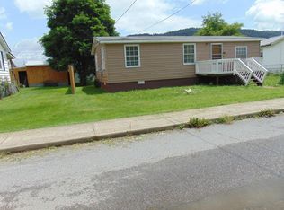 213 Fifth St, Rainelle, WV 25962