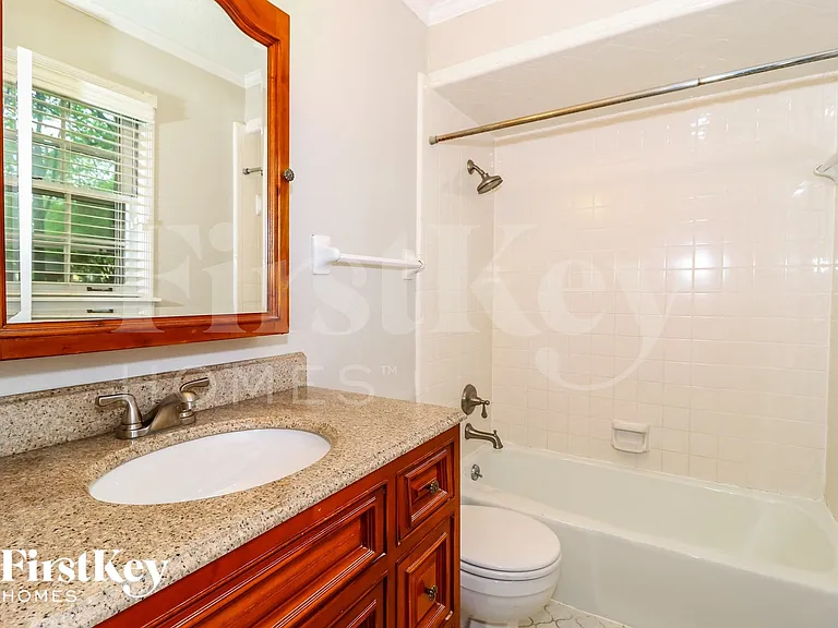 212 E Powell Rd — Photo 10