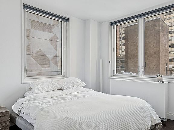 4th image of 212 E 47th St APT 15C