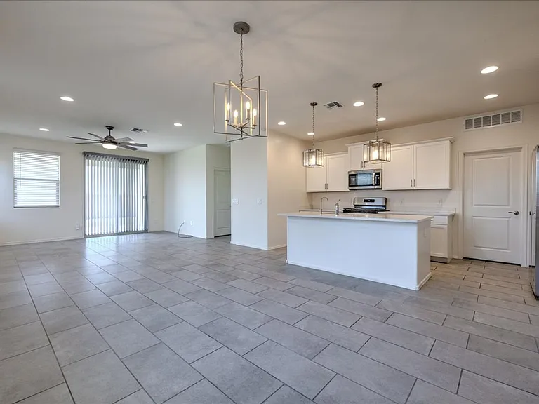11328 S Weismann Dr — Photo 4