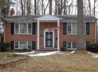 4702 Red Fox Dr, Annandale, VA 22003