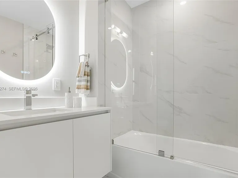 700 NE 24th St #901 — Photo 57