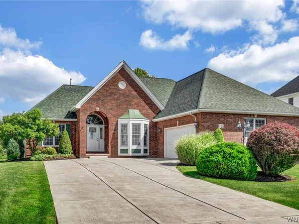 12 Sussex Ln, Lancaster, NY 14086