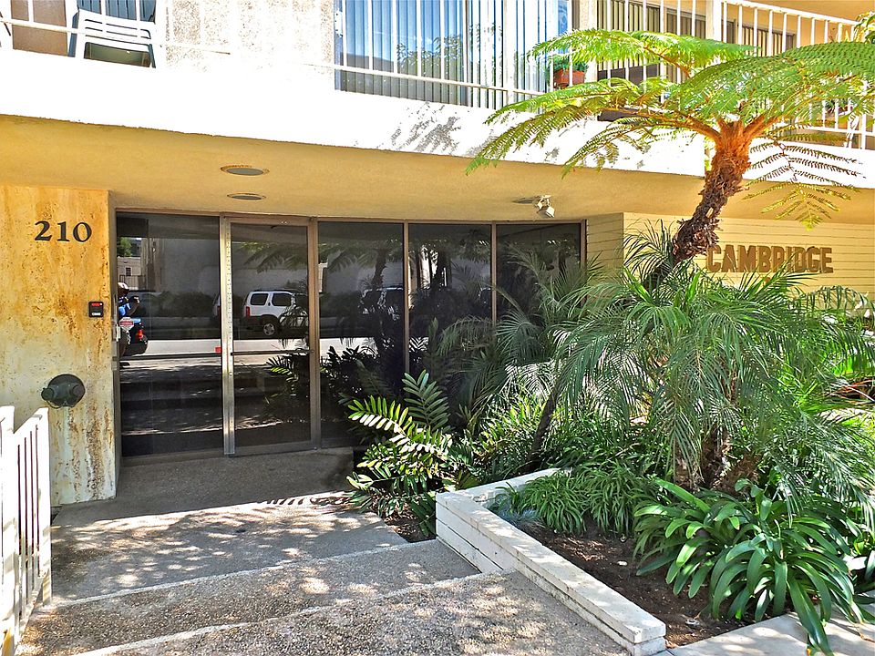 Entrance to 210 Grand