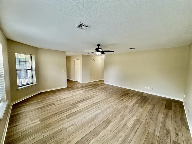 2311 W Willow St — Photo 7