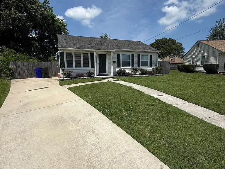 908 Spaulding Dr — Photo 2