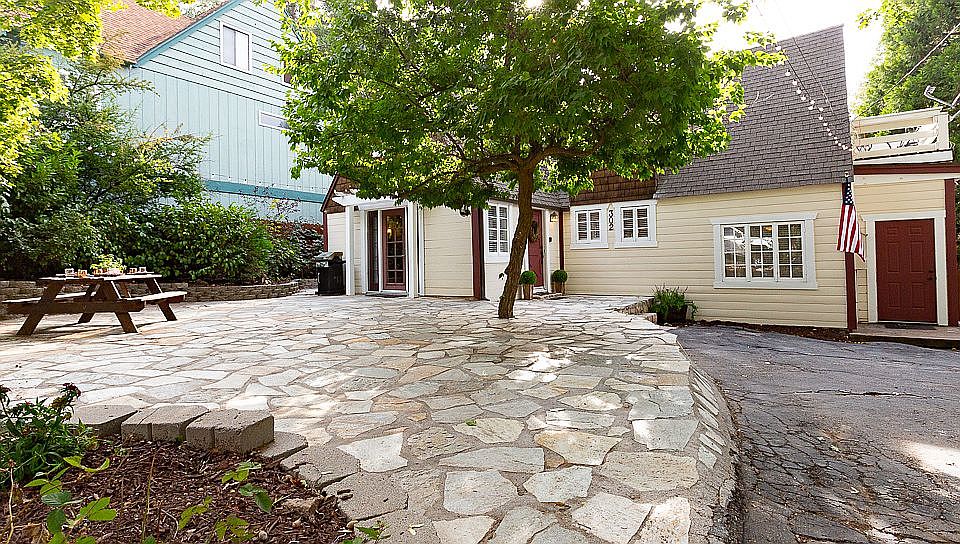 2nd image of 302 Maple Dr