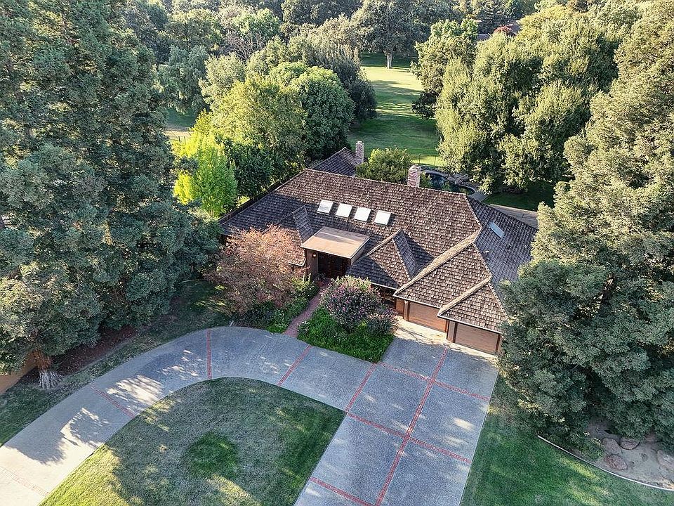 1st image of 27250 Fairway Est