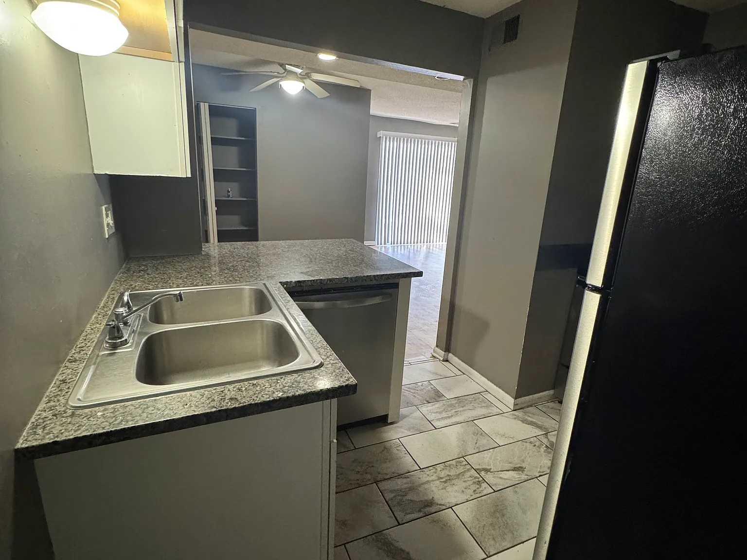 2 bed, 550 sqft, $1,100 — Photo 3