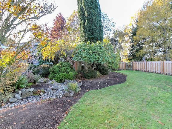 2nd image of 26407 Cambridge Dr