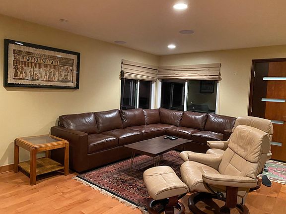 Living room / TV room