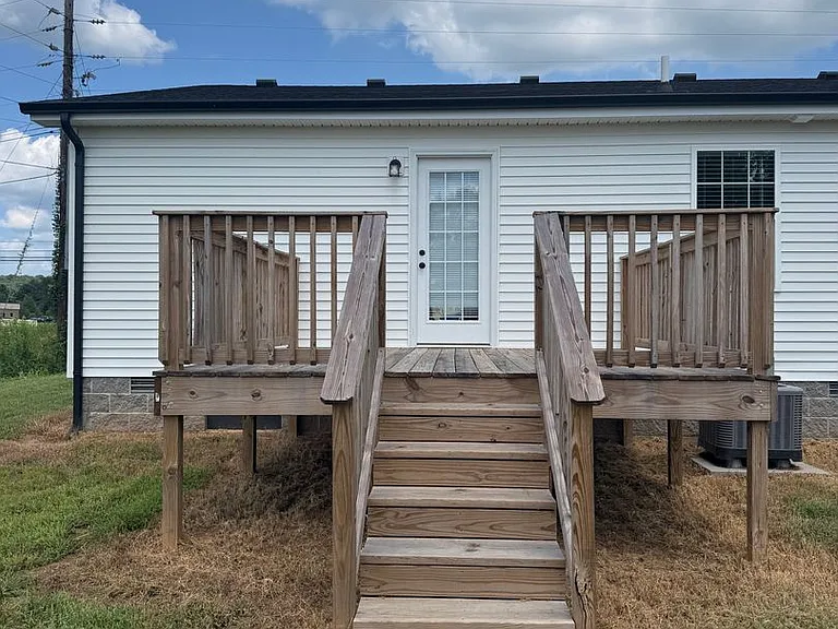 102 Deacon Ln — Photo 9