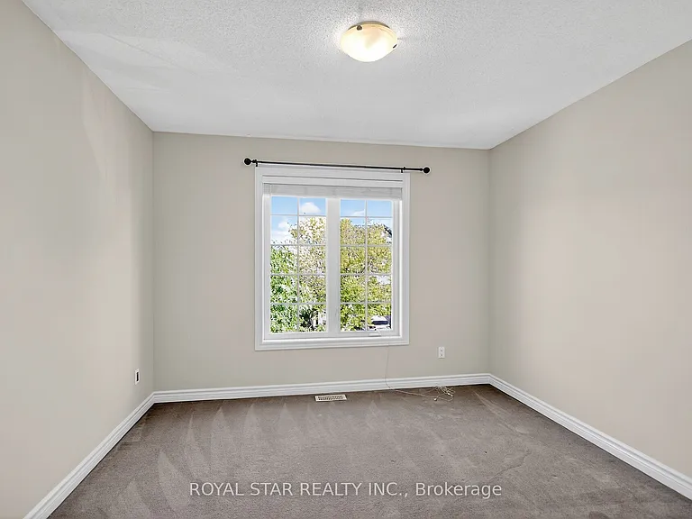 272 Broxburn Cres — Photo 15