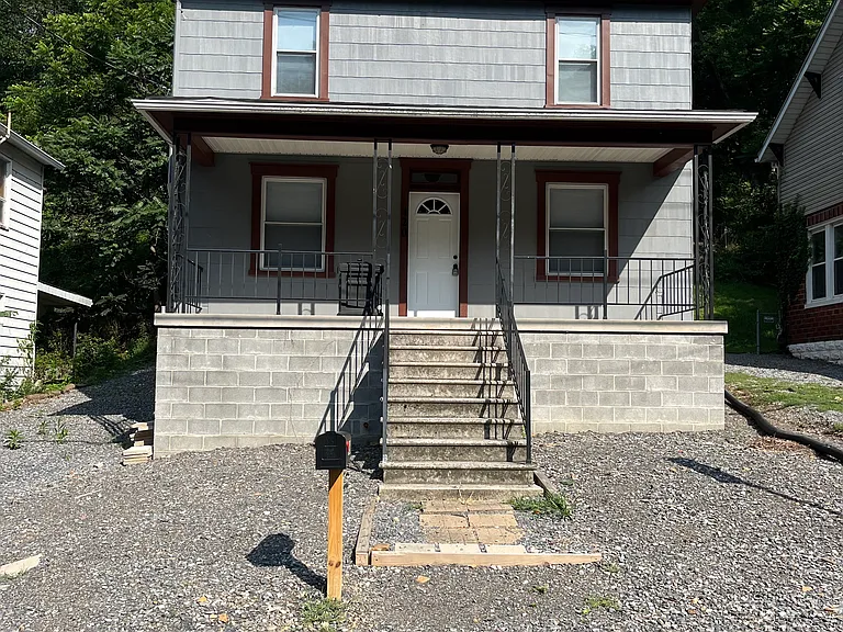 420 Pine Ave — Photo 1