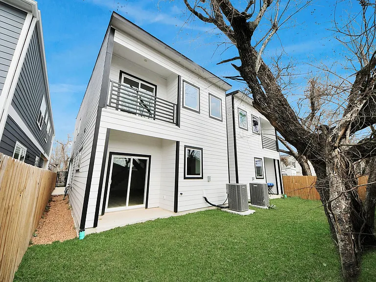 3524 Rebecca St — Photo 42