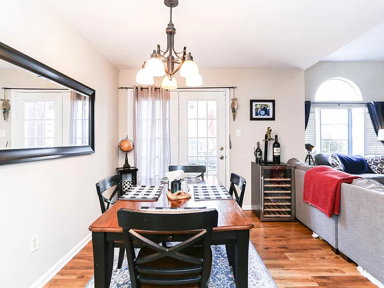 603 Danbury Ct — Photo 9