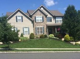 5005 Curly Horse Dr, Center Valley, PA 18034