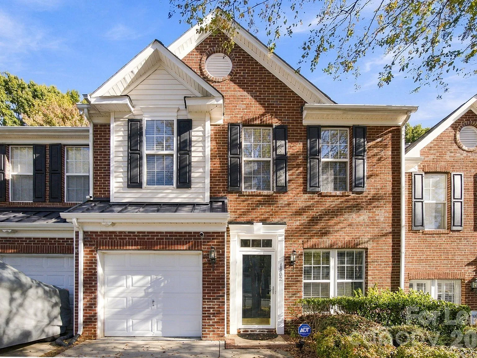 3 bed, 2.5 bath, 1807 sqft, $1,950 — Photo 1