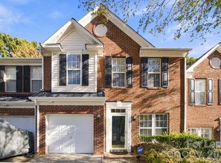 1802 Robinwood Village Dr, Gastonia, NC 28054