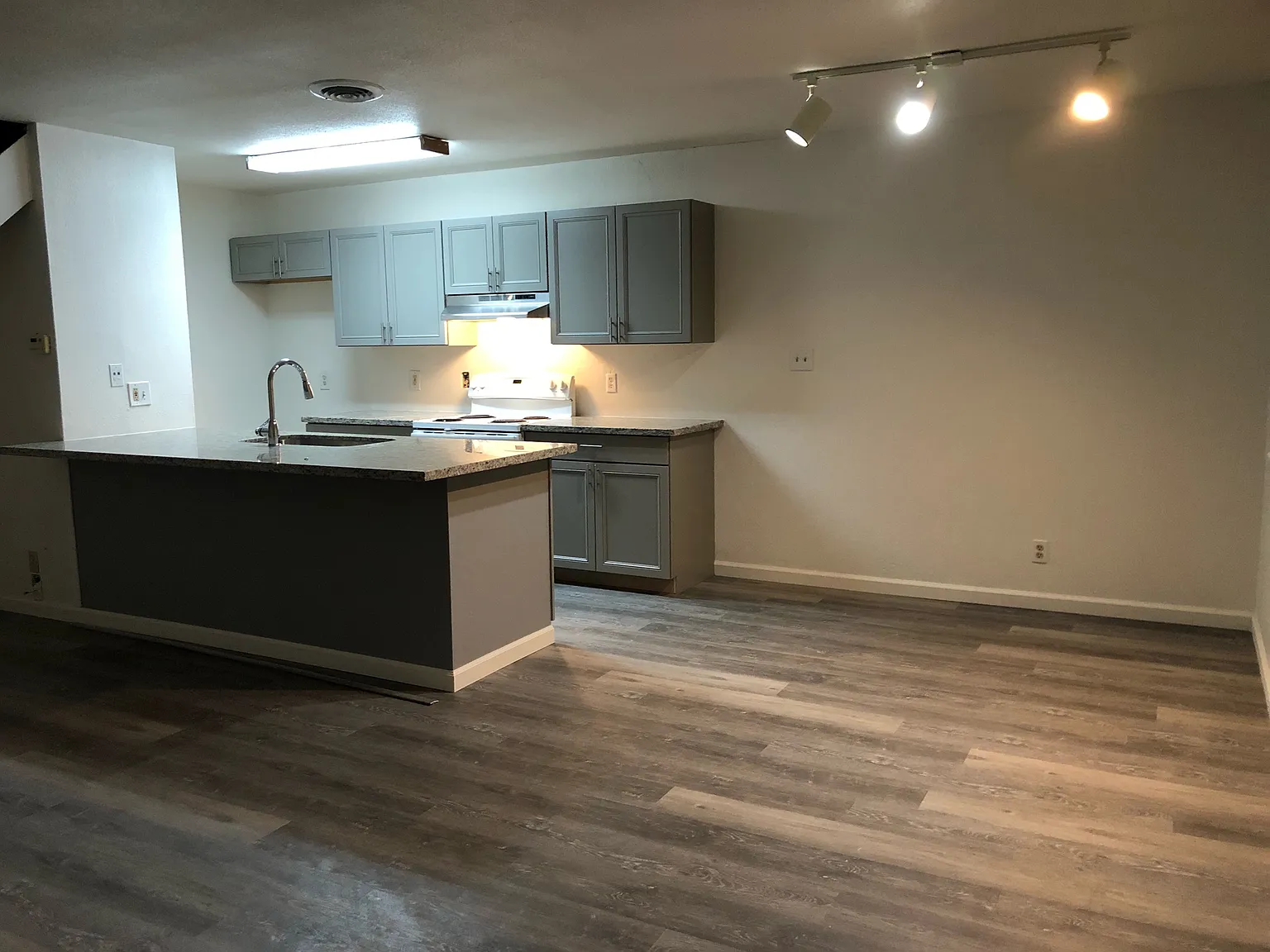2 bed, 924 sqft, $1,625 — Photo 3