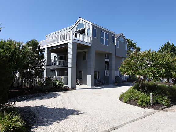 3rd image of 101 Long Beach Blvd #B