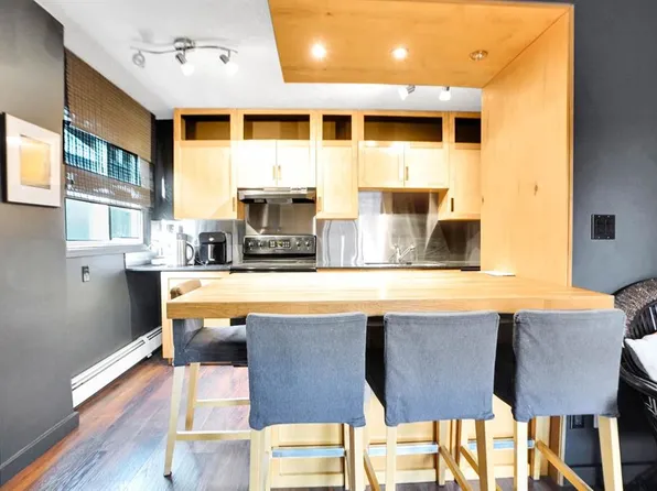 823 NW 19th Ave SW #405, Calgary, AB T2T 0H6