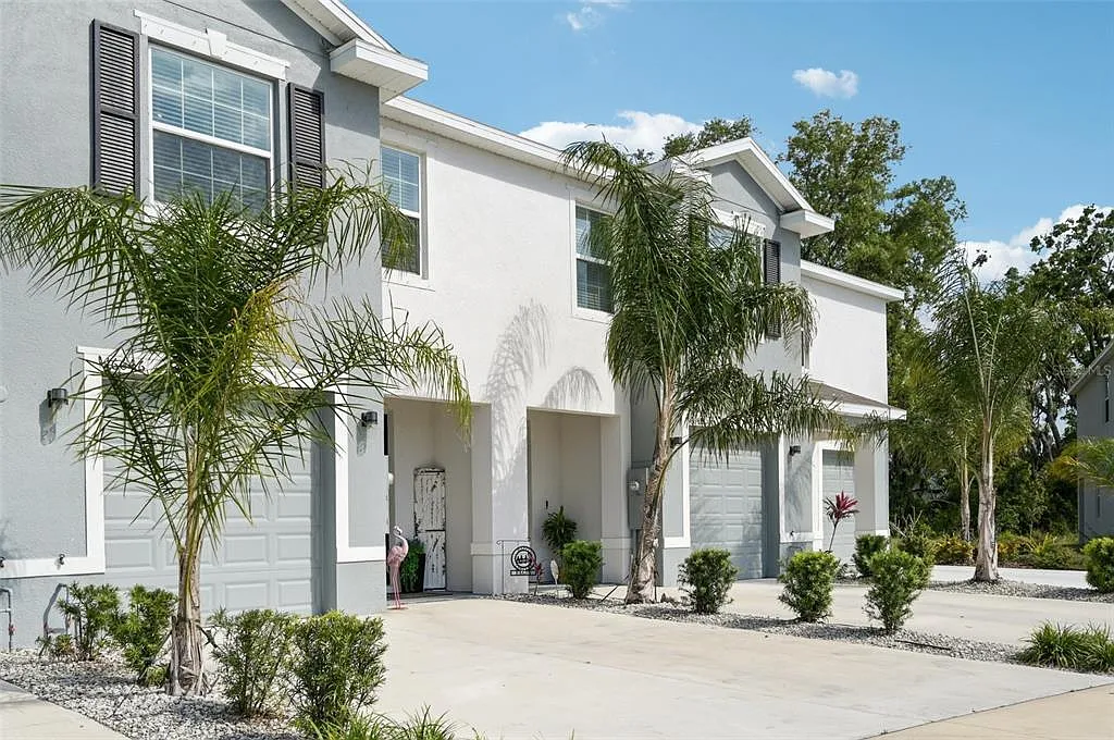 3 bed, 2.5 bath, 1695 sqft, $2,650 — Photo 2