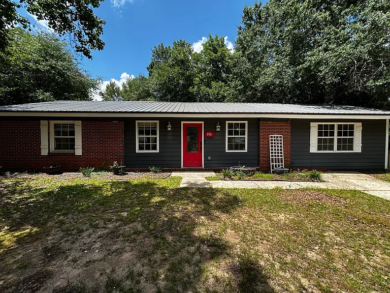 106 Deerfield Dr — Photo 1
