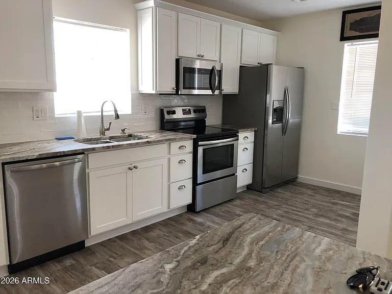 326 W Highland Ave — Photo 9