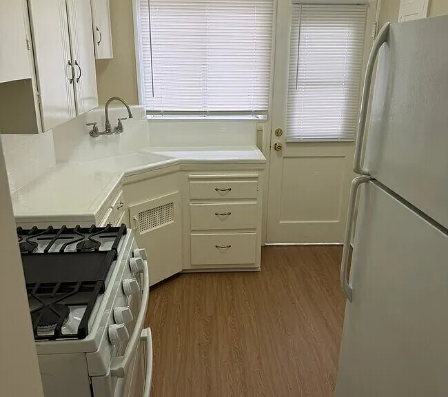807 W Glenoaks Blvd #801 — Photo 2