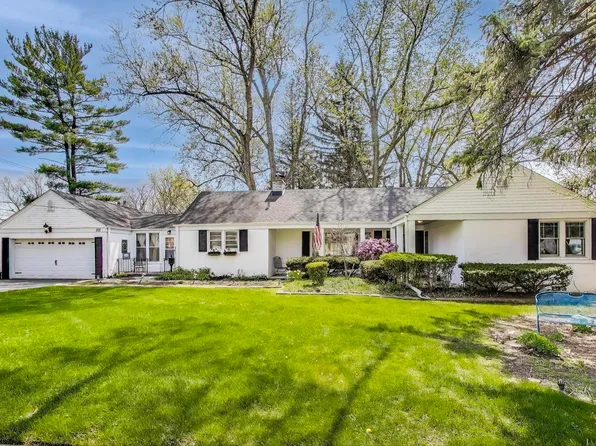 201 W Council Trl, Mount Prospect, IL 60056