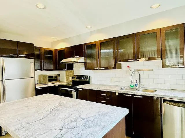 9533 Granville Ave — Photo 10