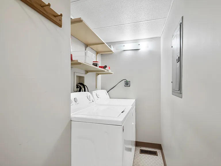 128 S Elm Ave #A — Photo 14