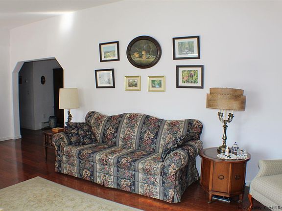 3rd image of 17 Truman Ct