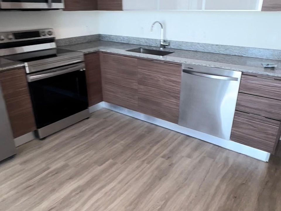 1st image of 501 NE 1st Ave #1915