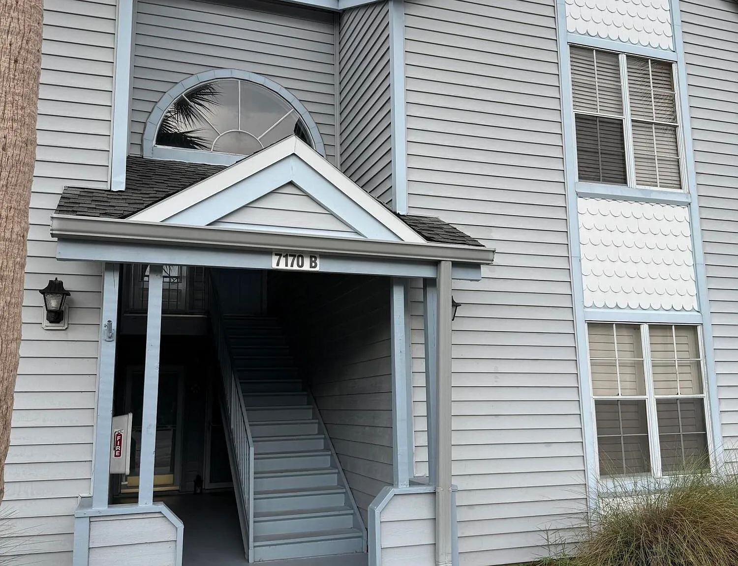 3 bed, 2.0 bath, 1186 sqft, $1,995 — Photo 2