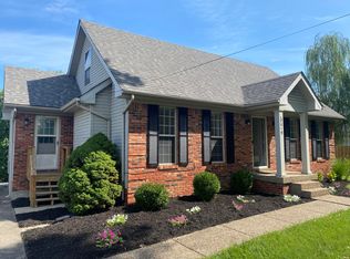 8019 Red Bud Hill Dr, Louisville, KY 40228