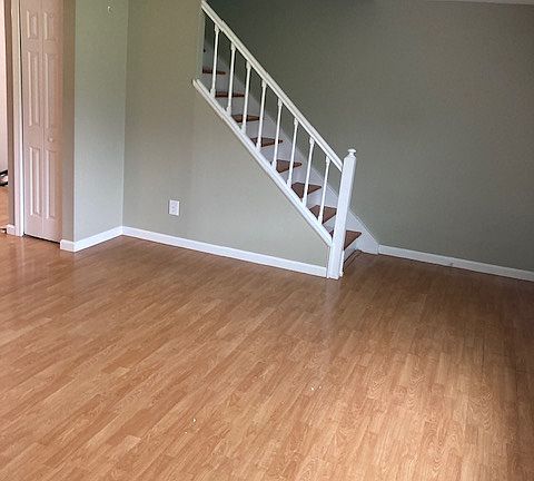 5th image of 17 Old Farms Ln #17