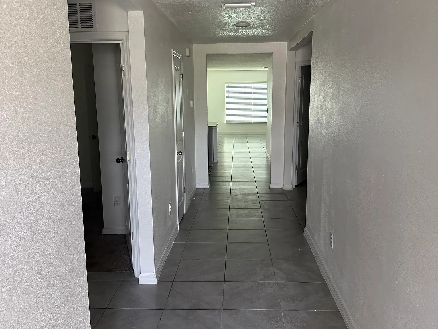 4 bed, 1827 sqft, $2,500 — Photo 2