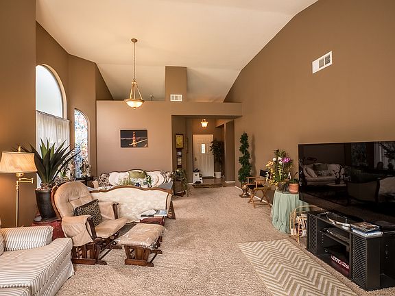 4th image of 636 Southbrook Dr