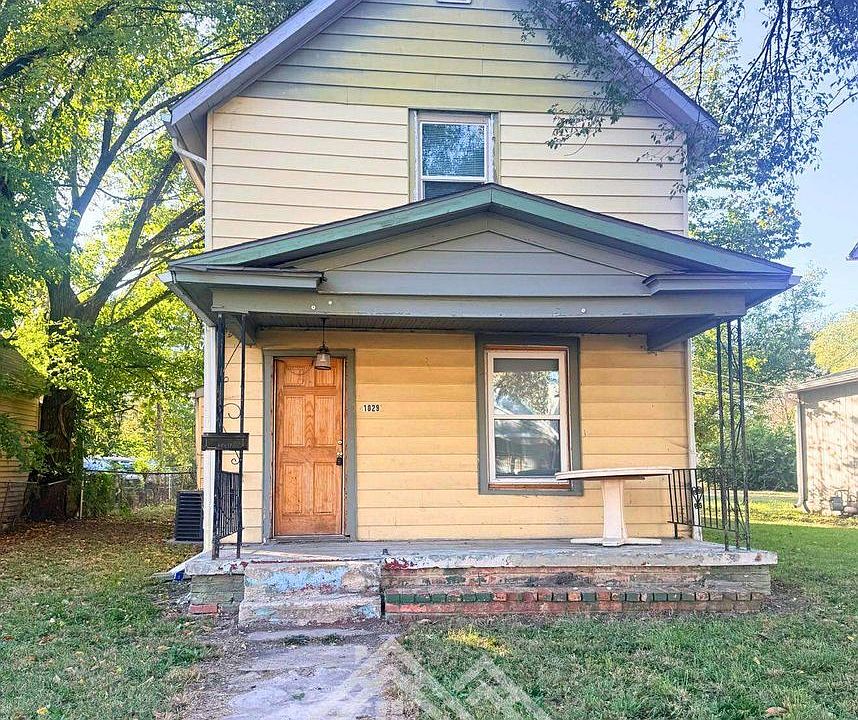 1st image of 1029 SW Woodward Ave