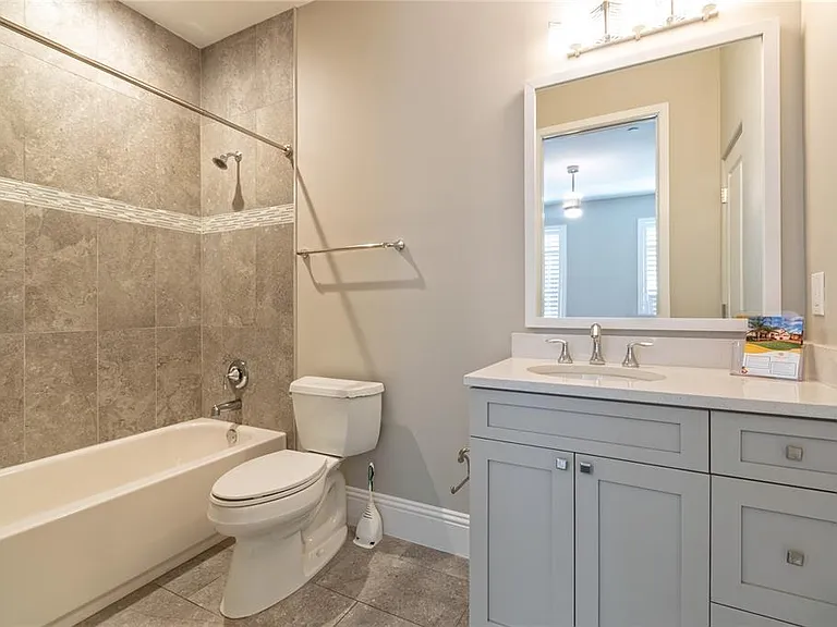 653 E Jackson St — Photo 8