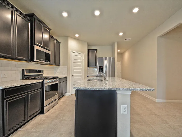 1015 Modesto Dr — Photo 14