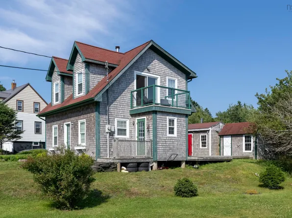 23 Ocean View Dr, Lunenburg, NS B0J 2C0